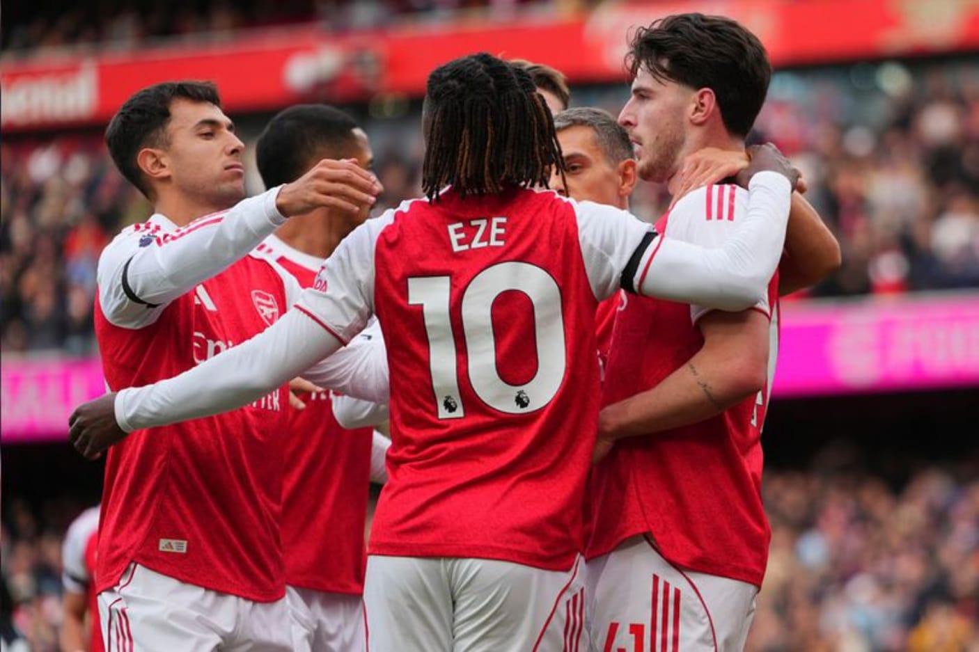 Arsenal Tundukkan West Ham 2-0, Puncaki Klasemen Premier League