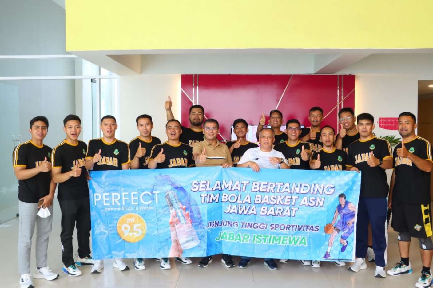 Wagub Jabar Erwan Setiawan Beri Semangat Kontingen PORNAS Korpri 2025 di Palembang