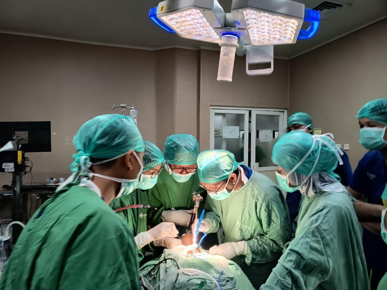 Penanganan Stenosis Laringotrakeal Berhasil, RSUD Moewardi Terapkan Montgomery T-Tube