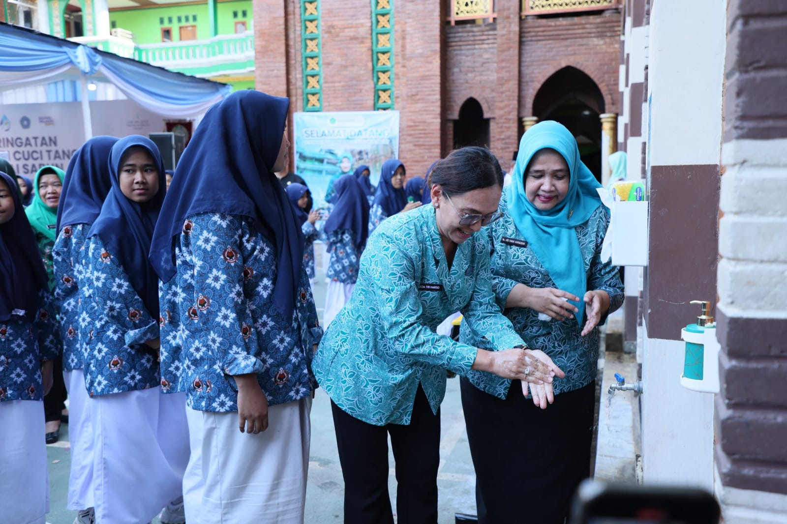 TP PKK Jateng Gencarkan Kampanye Cuci Tangan Pakai Sabun di Pesantren untuk Cegah Penyakit Menular