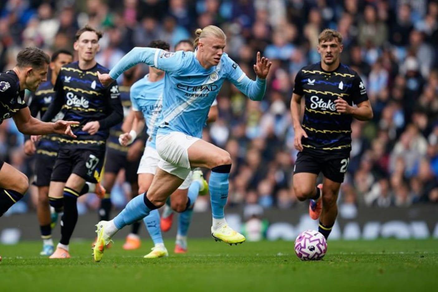 Erling Haaland Borong Dua Gol, Antar Manchester City Tekuk Everton 2-0