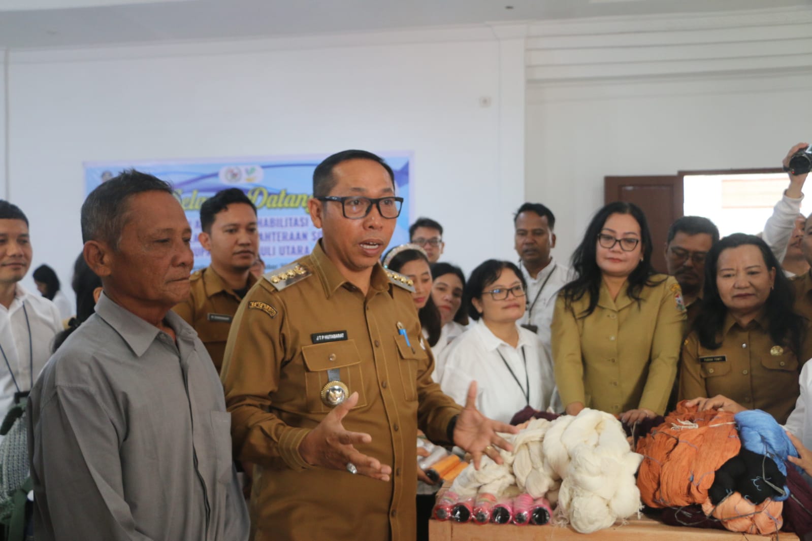 Bupati JTP Salurkan Bantuan ATENSI untuk Anak, Lansia, dan Penyandang Disabilitas Berkat Kolaborasi Pemkab Taput dan Kemensos