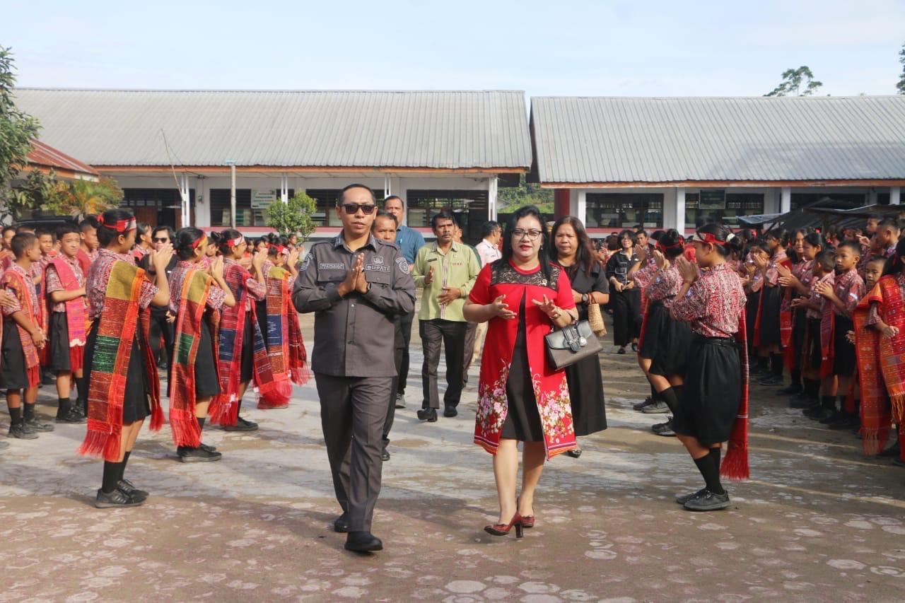 Bupati Taput dan Ketua PN Tarutung Sesama Alumni SMPN 1 Sipoholon, Motivasi Siswa dengan Inspirasi