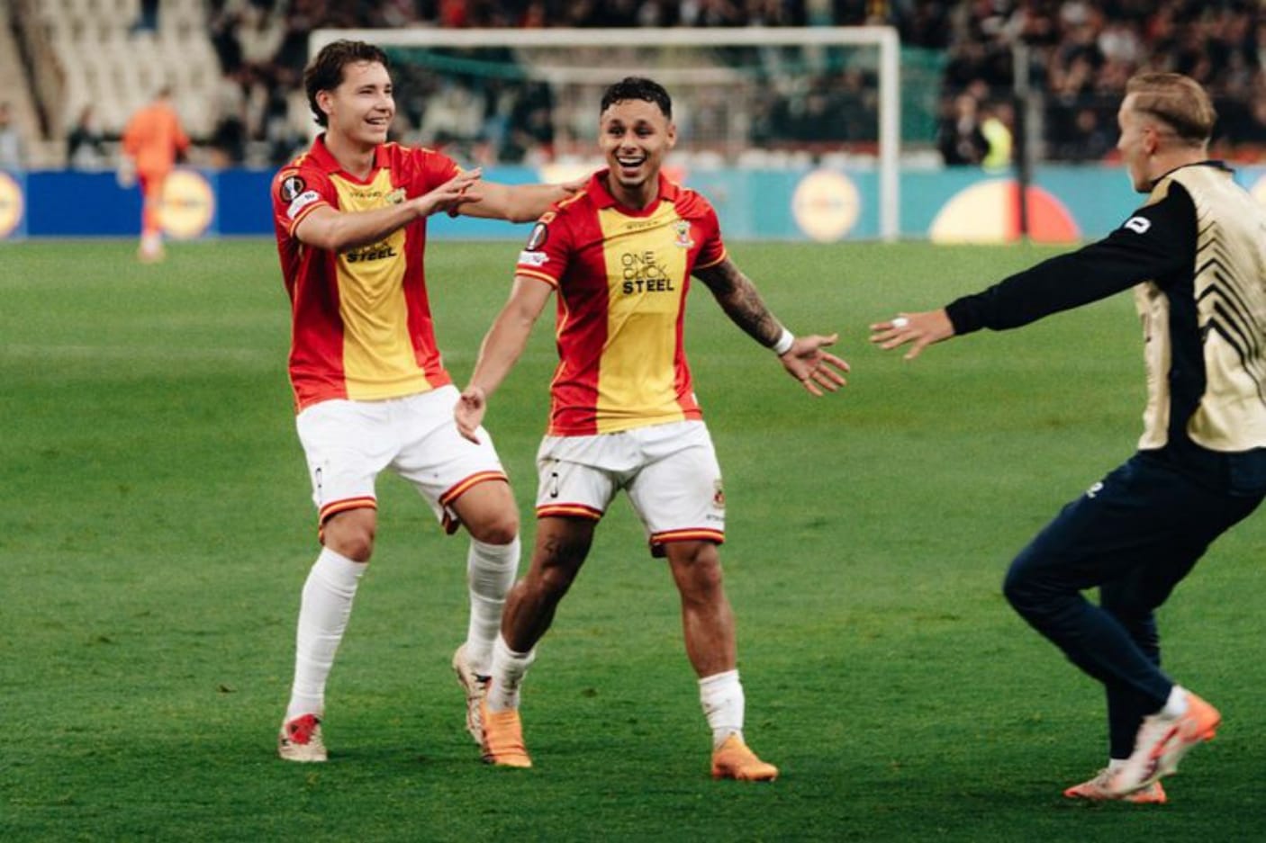 Dean James Bersinar, Go Ahead Eagles Taklukkan Aston Villa di Liga Europa
