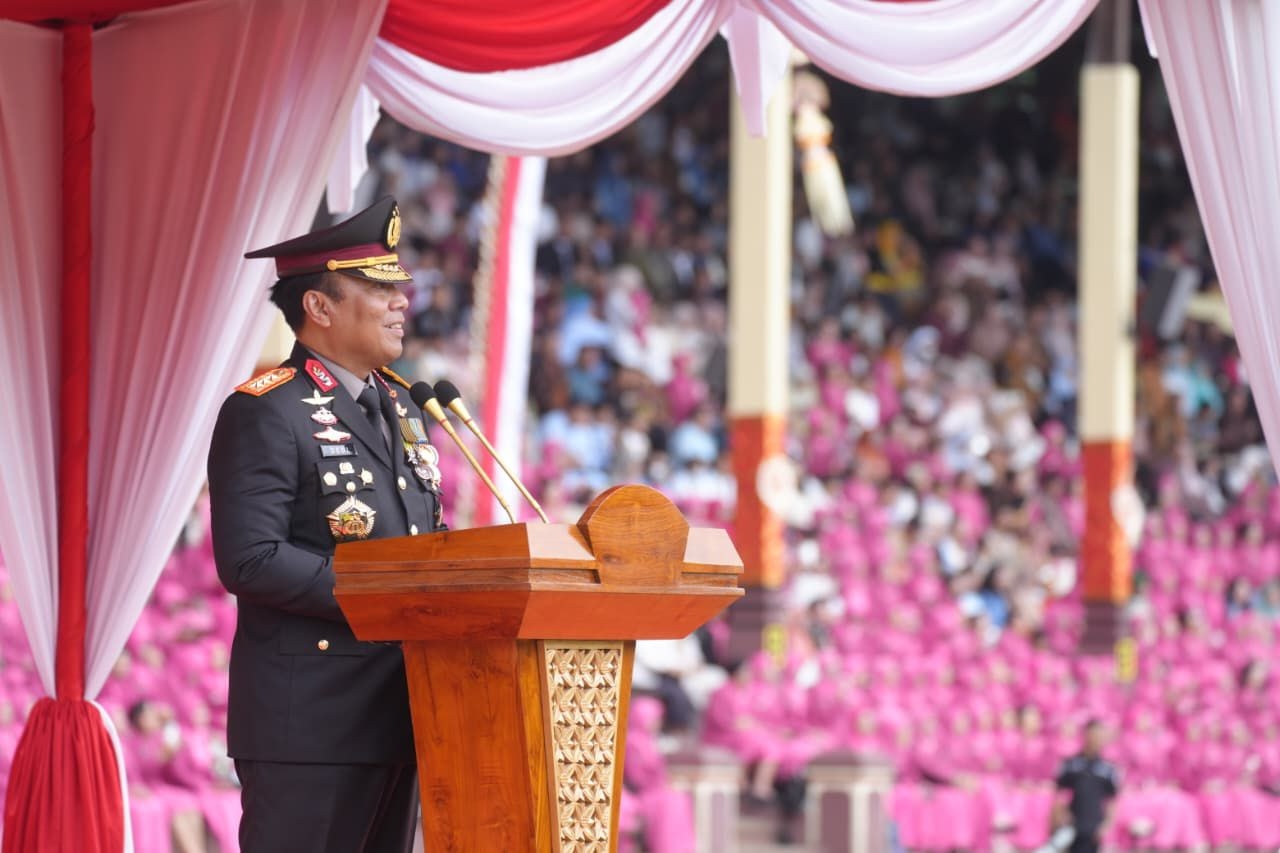 Atas Dedikasi dalam Kepemimpinan Publik, Wakapolri Komjen Dedi Prasetyo Dianugerahi Penghargaan oleh FH UB