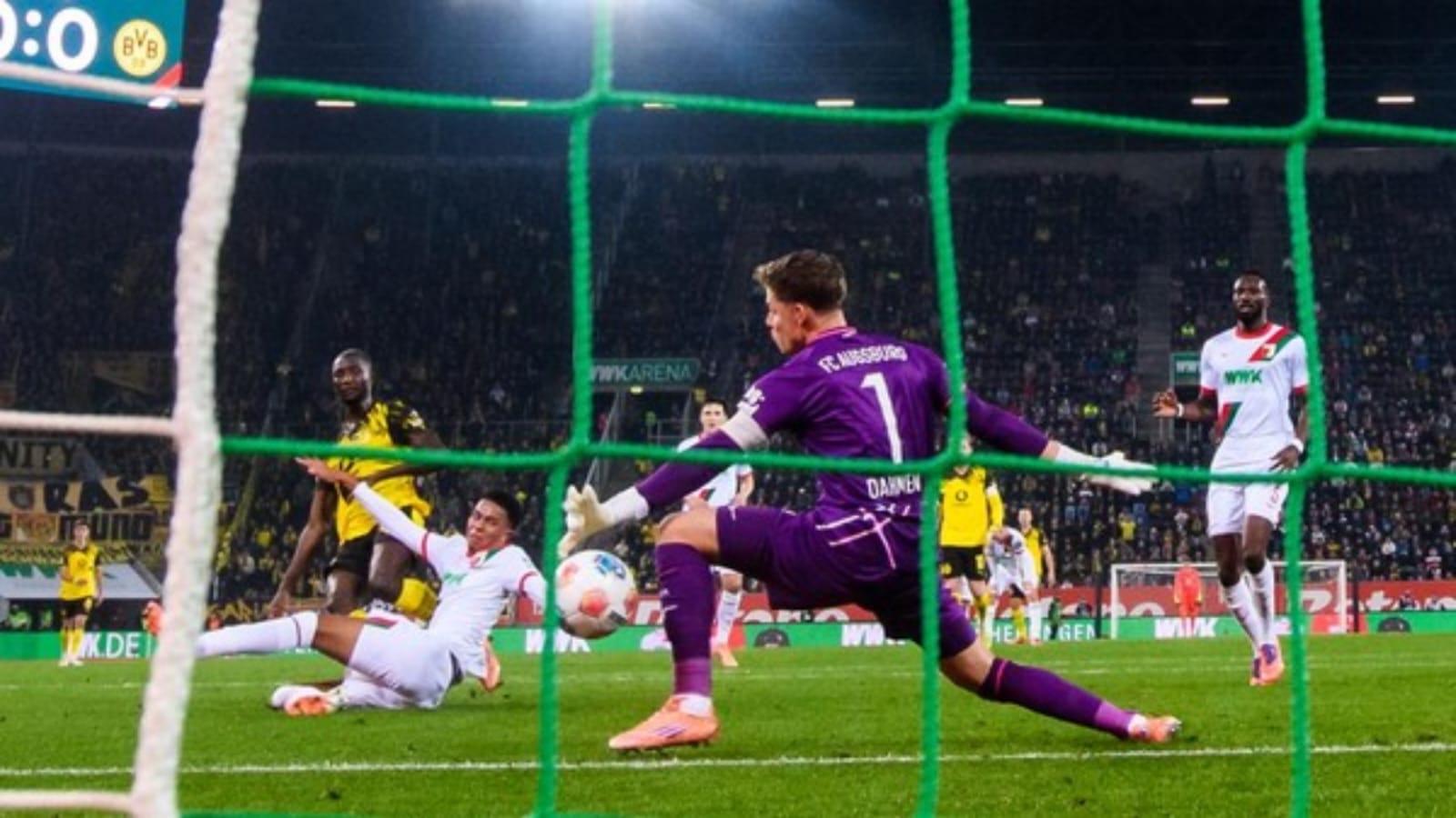 Dortmund Raih Kemenangan Tipis di Kandang Augsburg