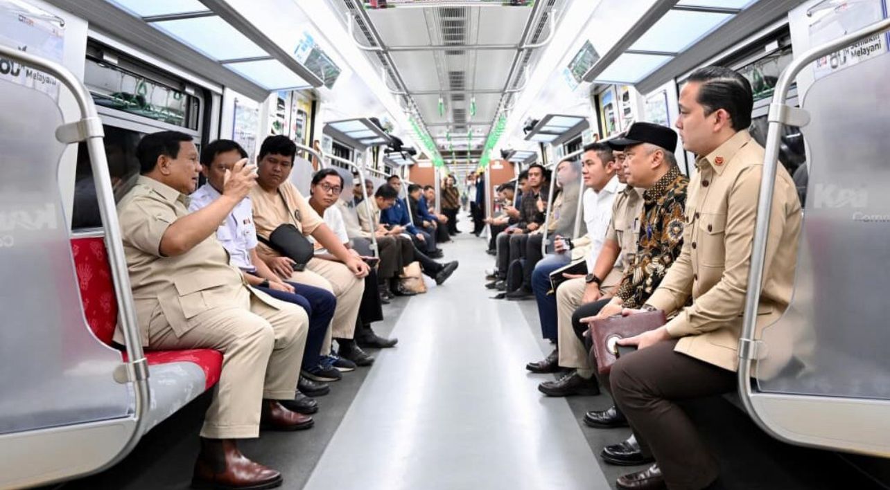 Naik KRL dari Manggarai ke Tanah Abang, Presiden Prabowo Pastikan Kenyamanan Penumpang