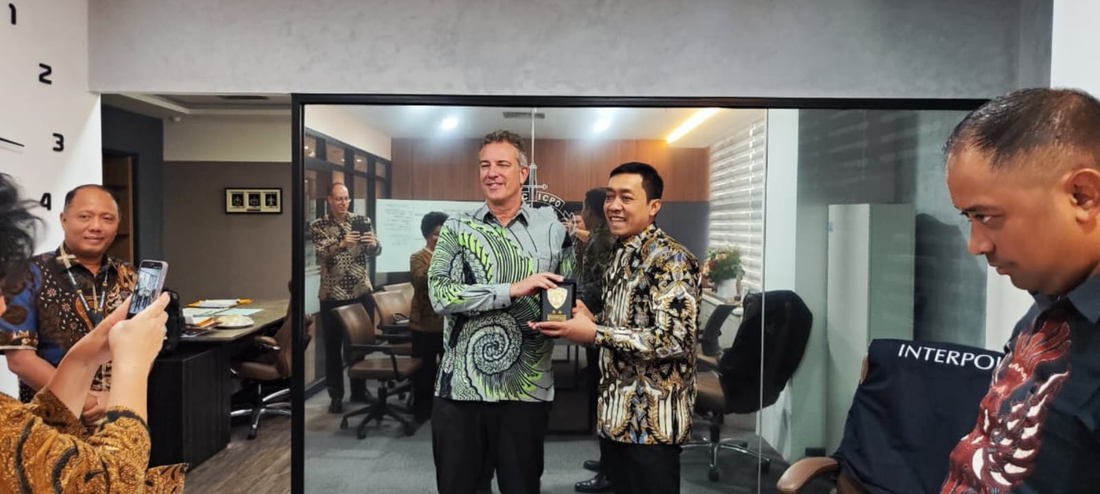 Divhubinter Polri dan IOM Perkuat Kerja Sama Tangani Pengungsi dan Migran Ilegal di Indonesia