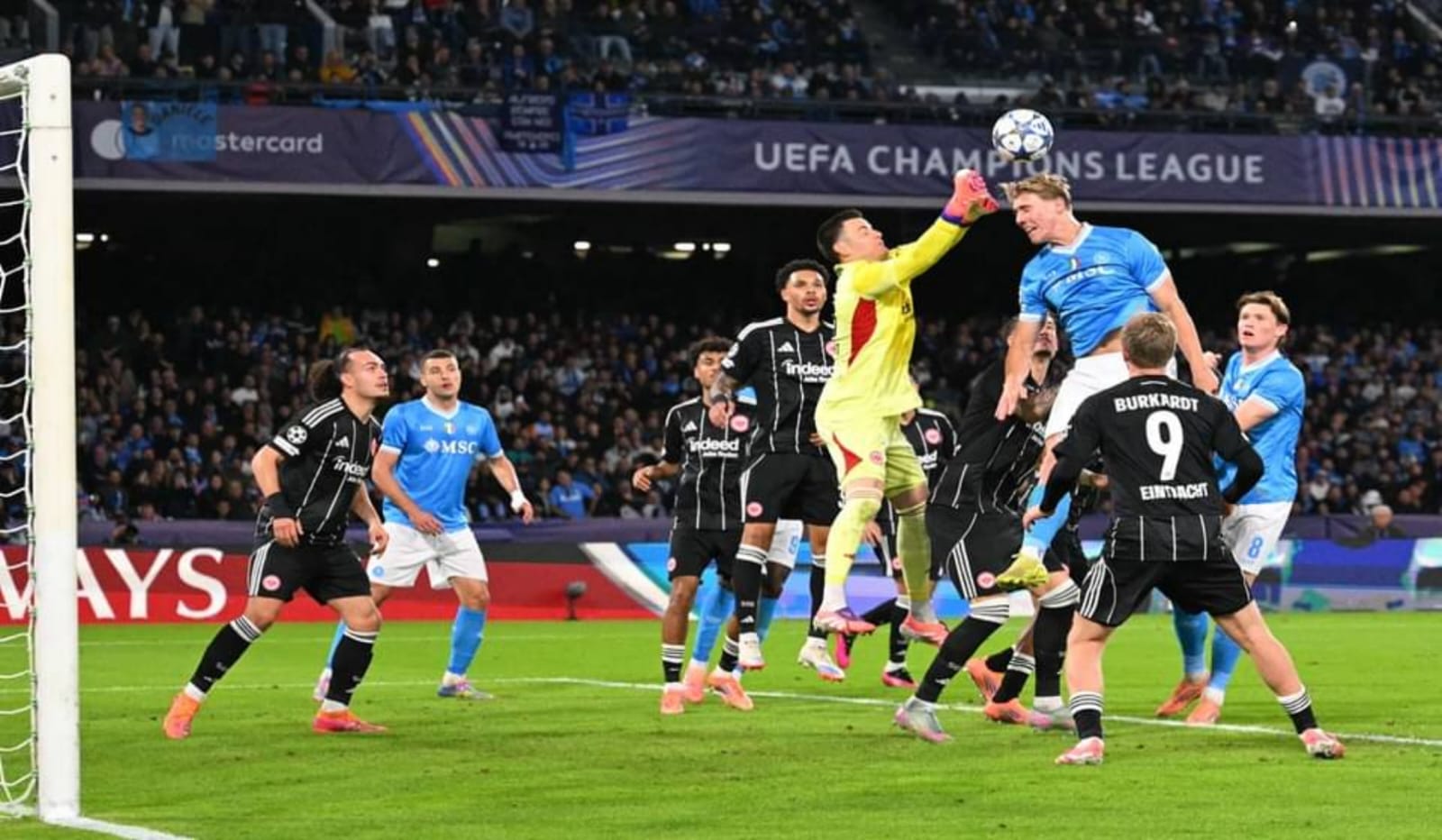 Napoli Mandul Lagi, Ditahan Imbang Frankfurt di Liga Champions
