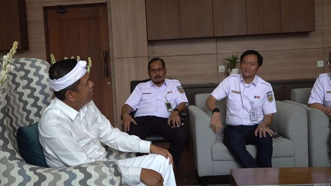 Kolaborasi Gubernur KDM dan KAI Luncurkan Kereta Khusus untuk Petani dan Pedagang Jawa Barat