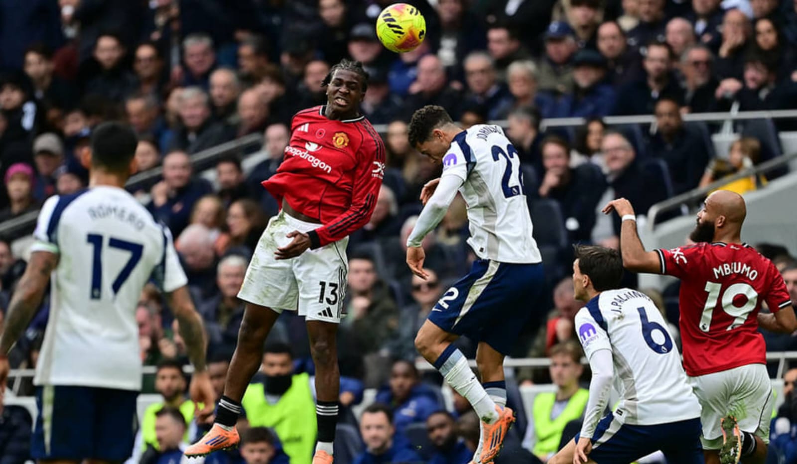 Tottenham dan MU Tahan Imbang 2-2 di Laga Sarat Drama
