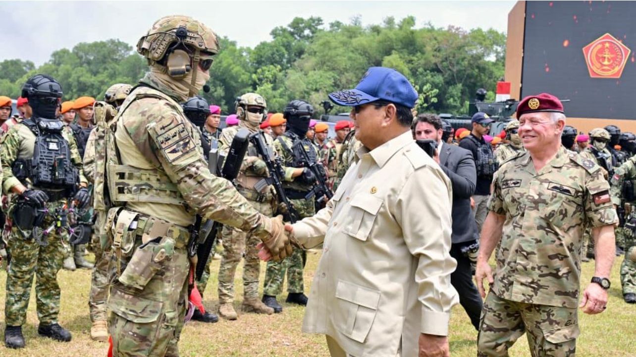 Prajurit TNI Pamer Aksi Spektakuler, Dari Merpati Putih hingga Drone Kamikaze di Depan Presiden Prabowo dan Raja Abdullah II