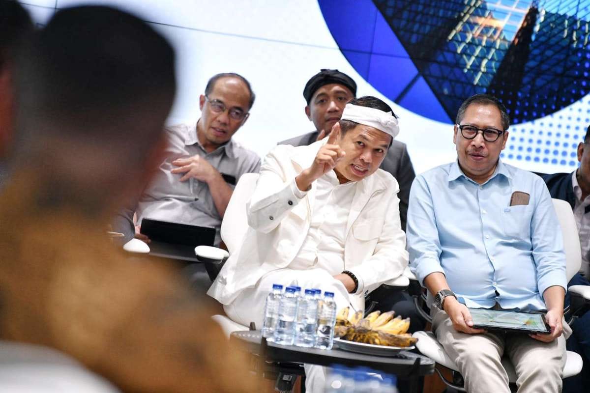 Program Digitalisasi Pembelajaran Resmi Diluncurkan, Gubernur Jabar Hadir Mendampingi Presiden Prabowo