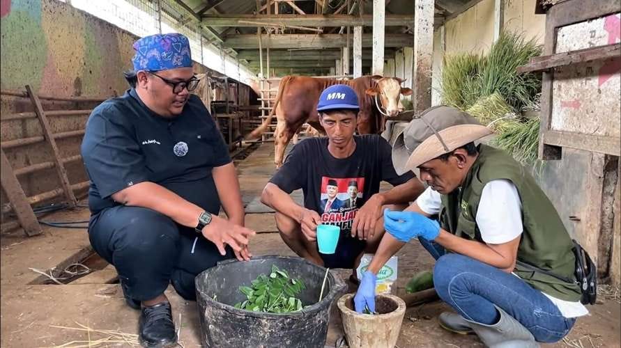 drh Aang Sabet Juara 1 PNS Berprestasi Jawa Barat Berkat Inovasi “Petromak”