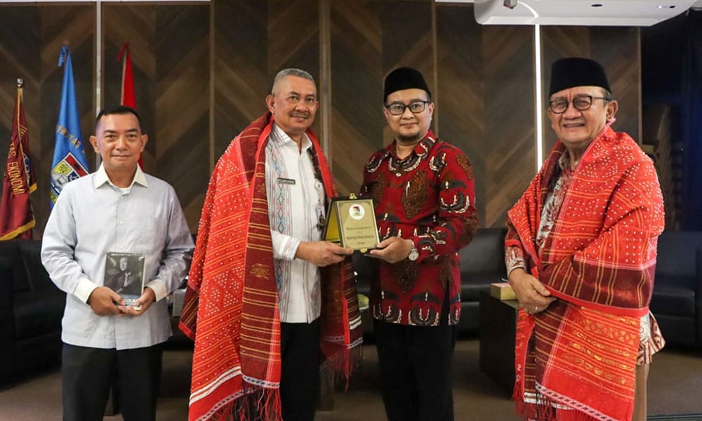 Pj Sekdaprov Sumut Ajak Akademisi Pelajari Nilai Integritas Lewat Bedah Buku RE Nainggolan