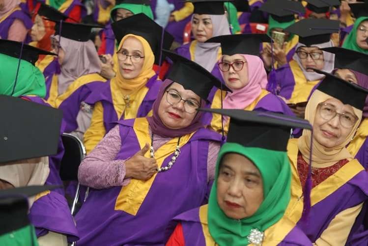 Farhan: Pemberdayaan Lansia Kunci Masa Depan Kota, 105 Siswa Sekolah Lansia Bahagia Antapani Diwisuda