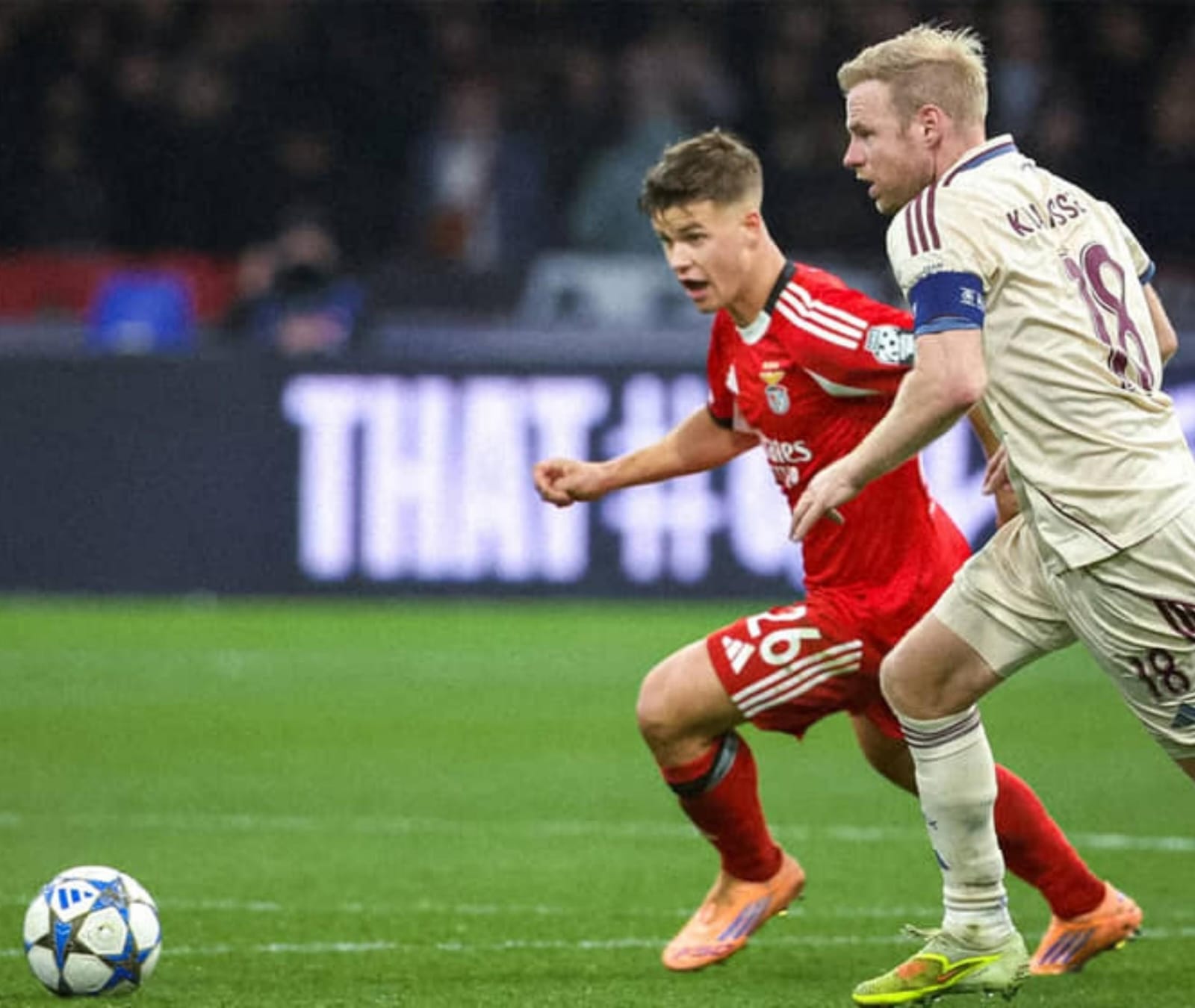 Ajax Kian Terpuruk, Takluk 0-2 dari Benfica di Liga Champions