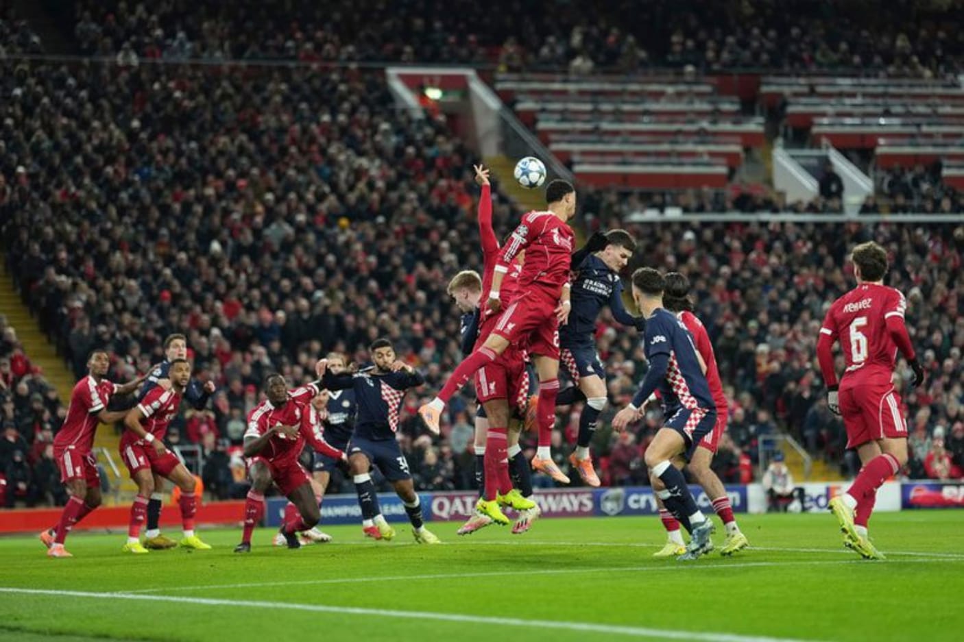 Liverpool Dipermalukan PSV 1-4 di Anfield, Van Dijk Jadi Sorotan Utama