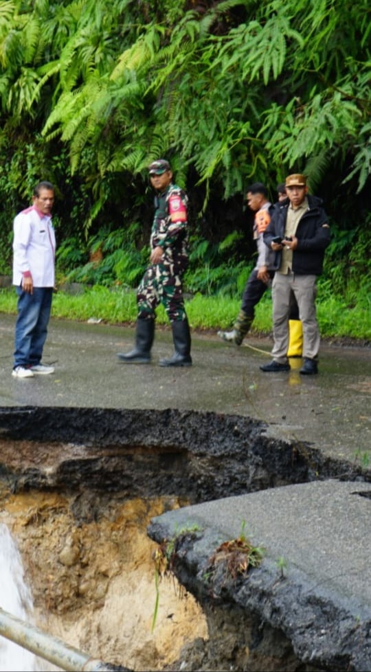 Bupati Taput Kunjungi Lokasi Longsor Adiankoting: Penanganan Bencana Perlu Kerja Sama Antar Daerah dan Instansi