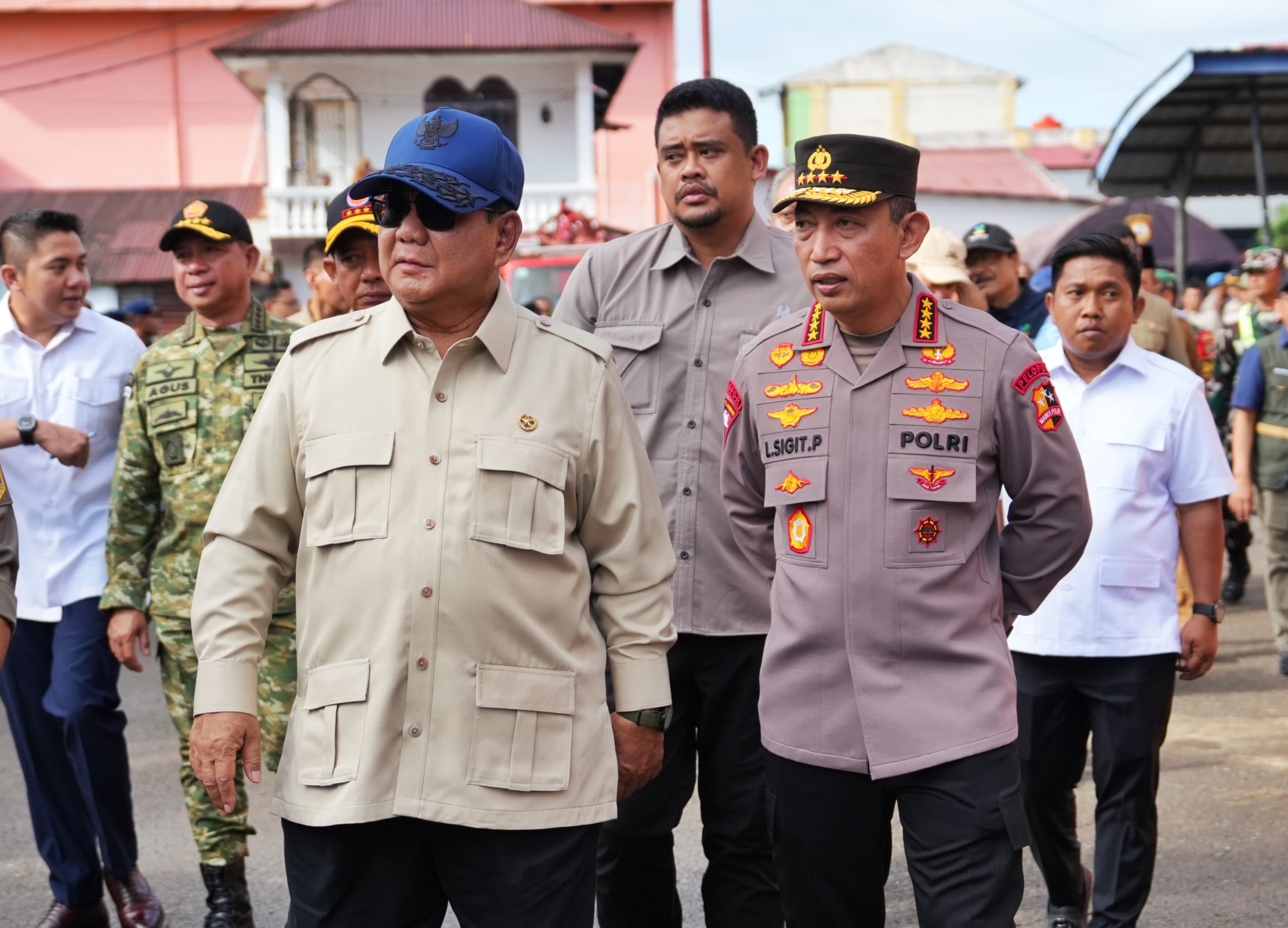 Presiden Didampingi Kapolri Kunjungi Pengungsian Korban Banjir Tapanuli Tengah