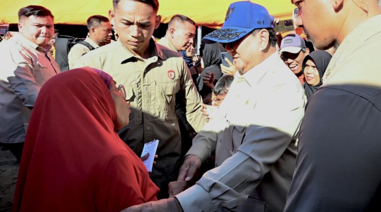 Presiden Prabowo Tinjau Langsung Lokasi Banjir Padang Pariaman: Dengarkan Keluhan Warga dan Salurkan Bantuan