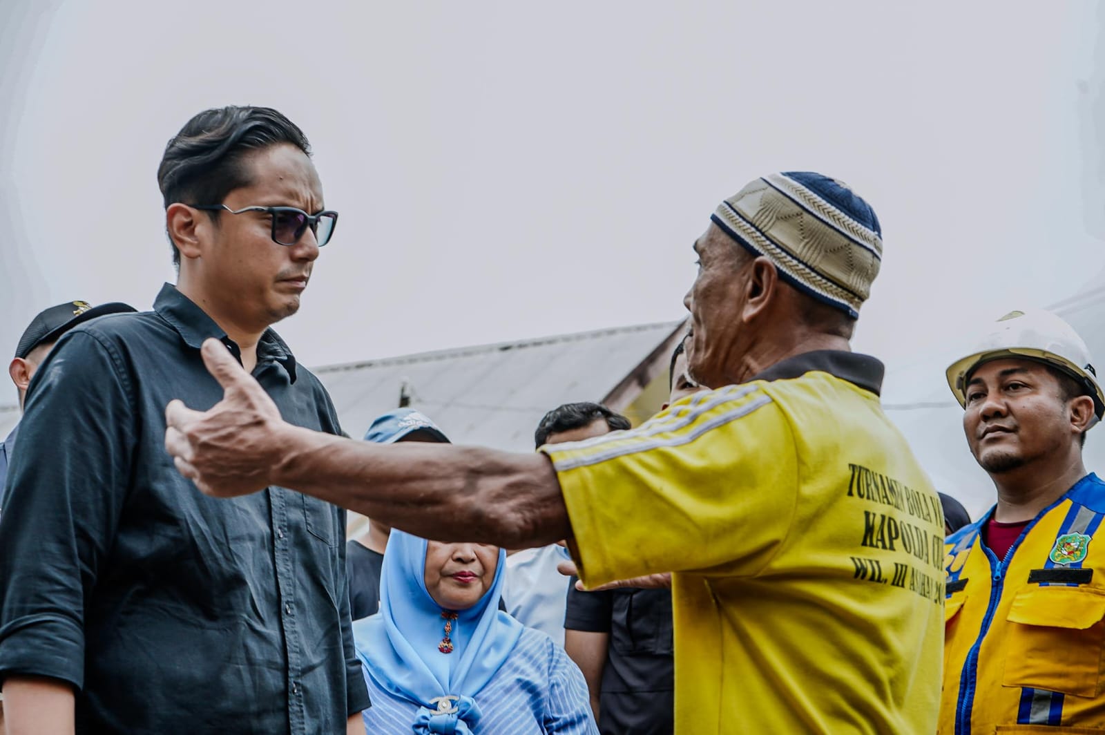 Terdampak Banjir Se-meter Lebih, Rico Waas Pantau Pembersihan SDN 060907