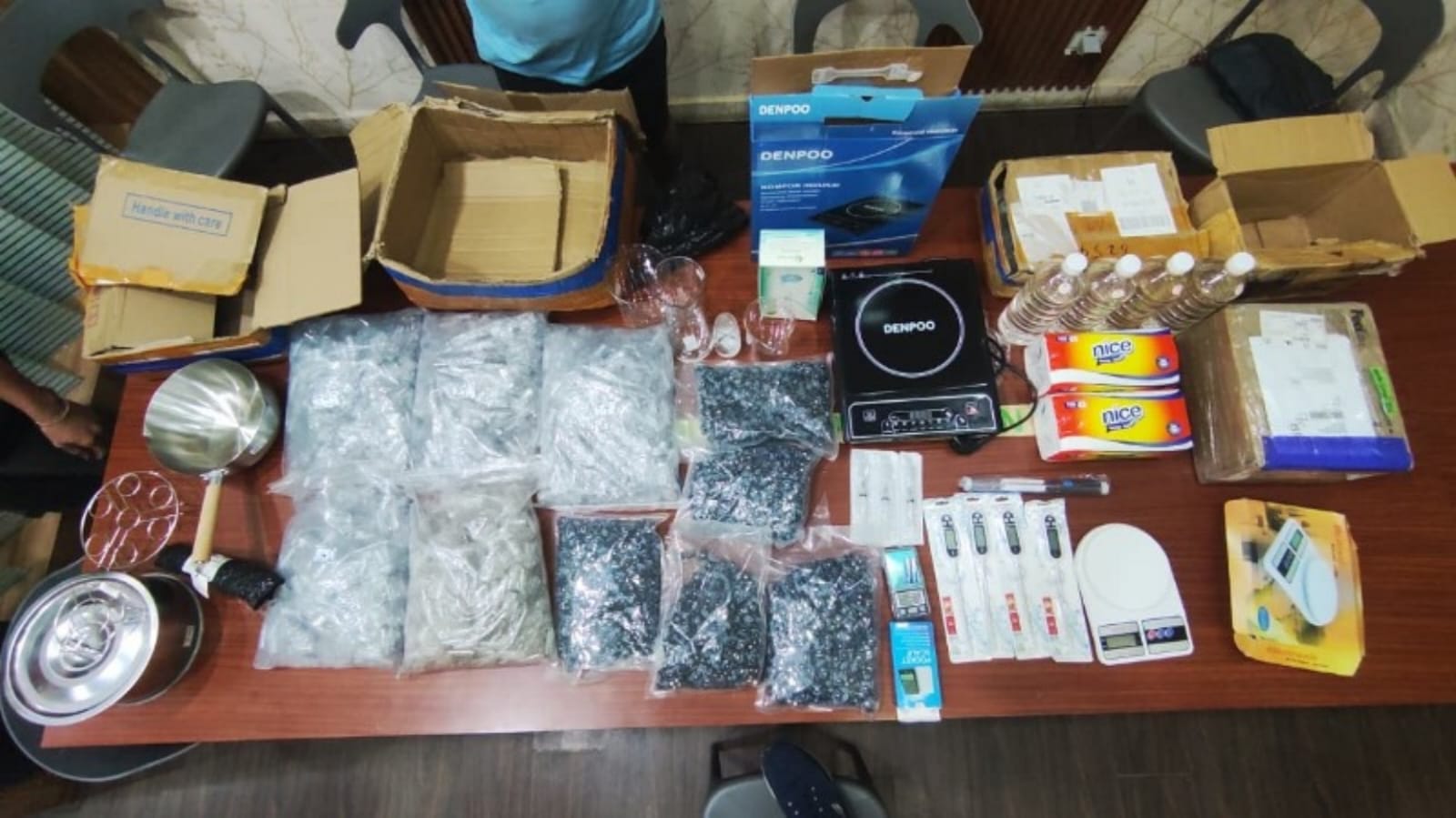 Bareskrim Polri Bongkar Laboratorium Gelap Produksi Vape Berisi Etomidate di Medan