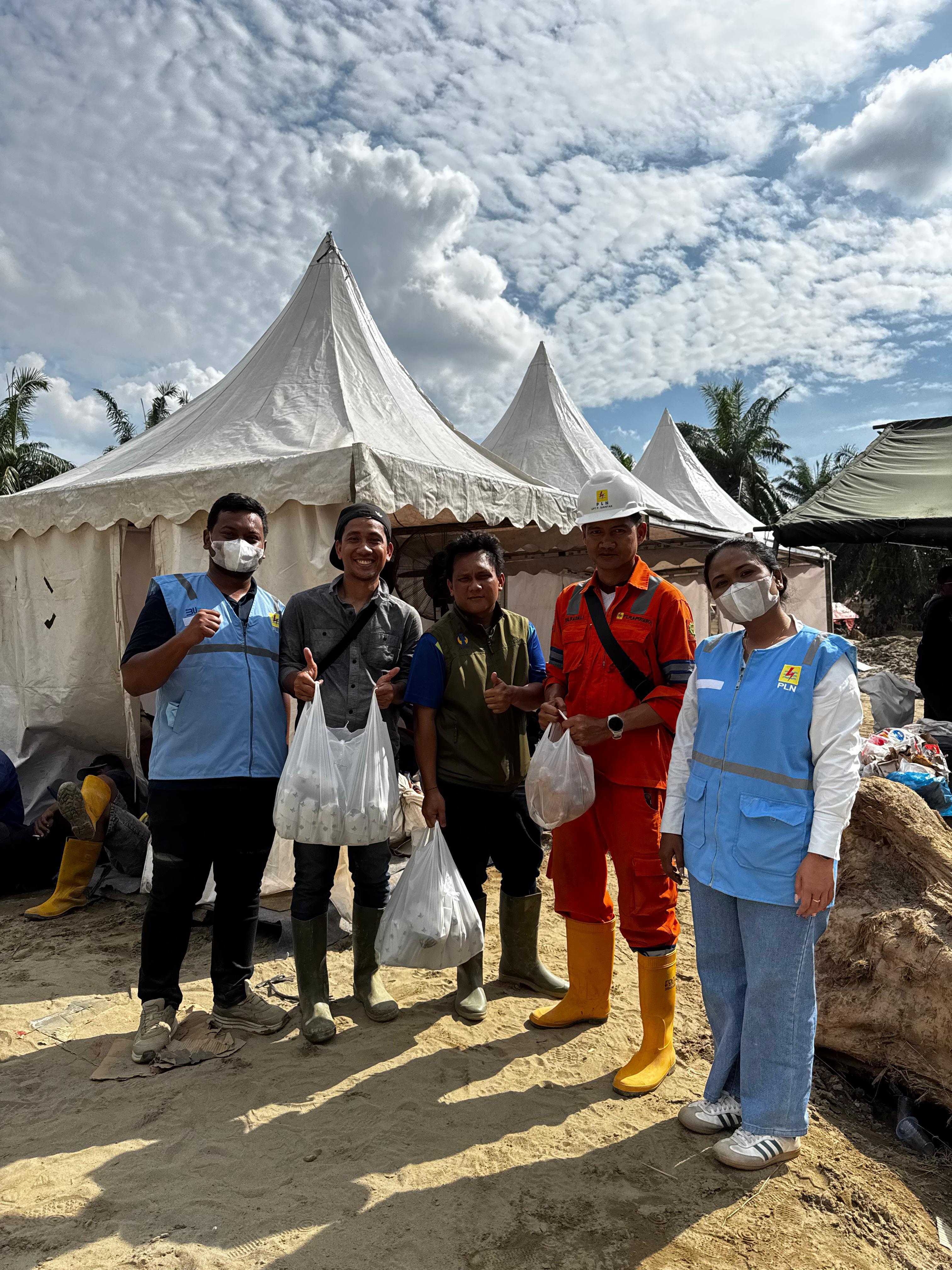Respon Cepat Tanggap Darurat, PLN UIP SBU Bersama Unit PLN Se-Regional Sumatera Salurkan Bantuan untuk Korban Banjir di Aceh dan Sumatera Utara