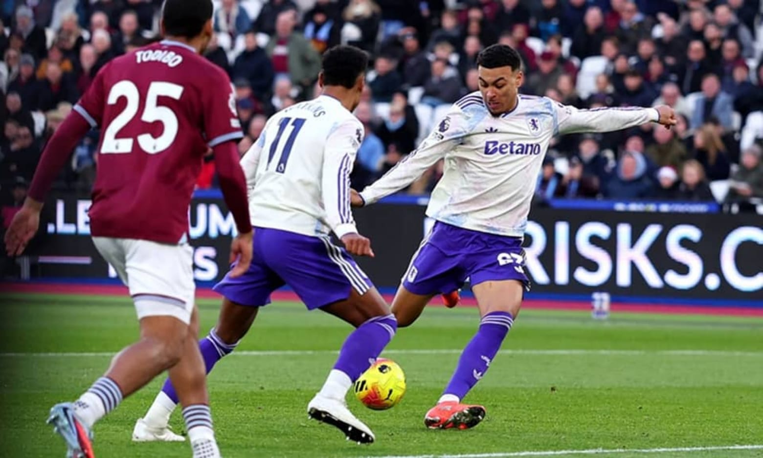 Aston Villa Bangkit Dua Kali, Tumbangkan West Ham 3-2