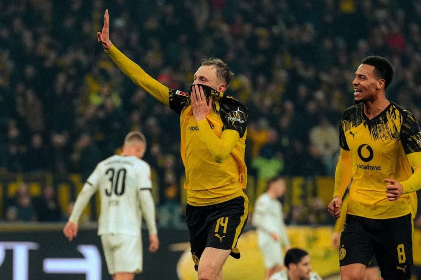 Dortmund Kalahkan Monchengladbach 2-0, Kevin Diks Tampil Penuh