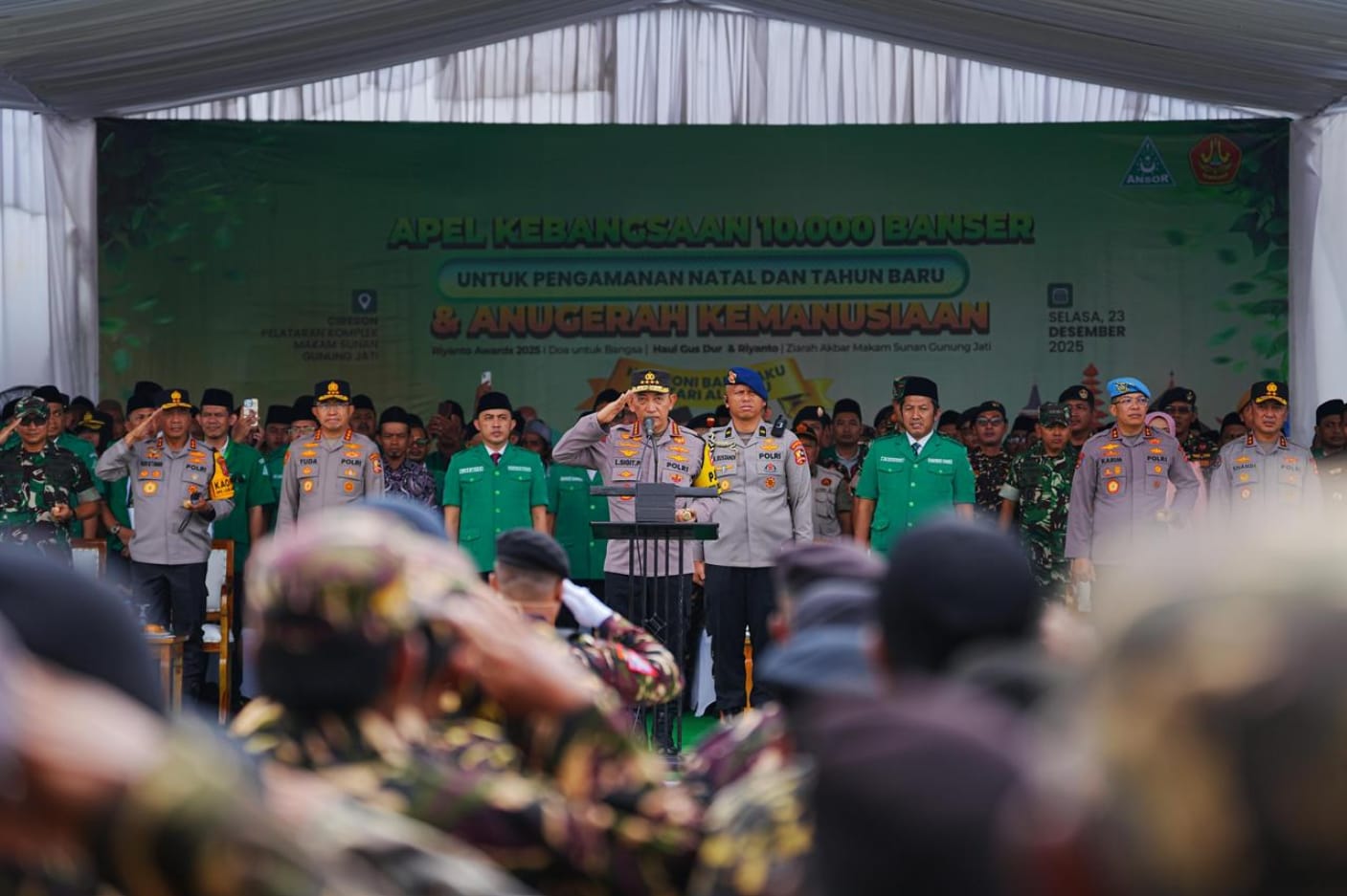 Kapolri Pimpin Apel Kebangsaan Banser Pengamanan Nataru 2026 di Cirebon