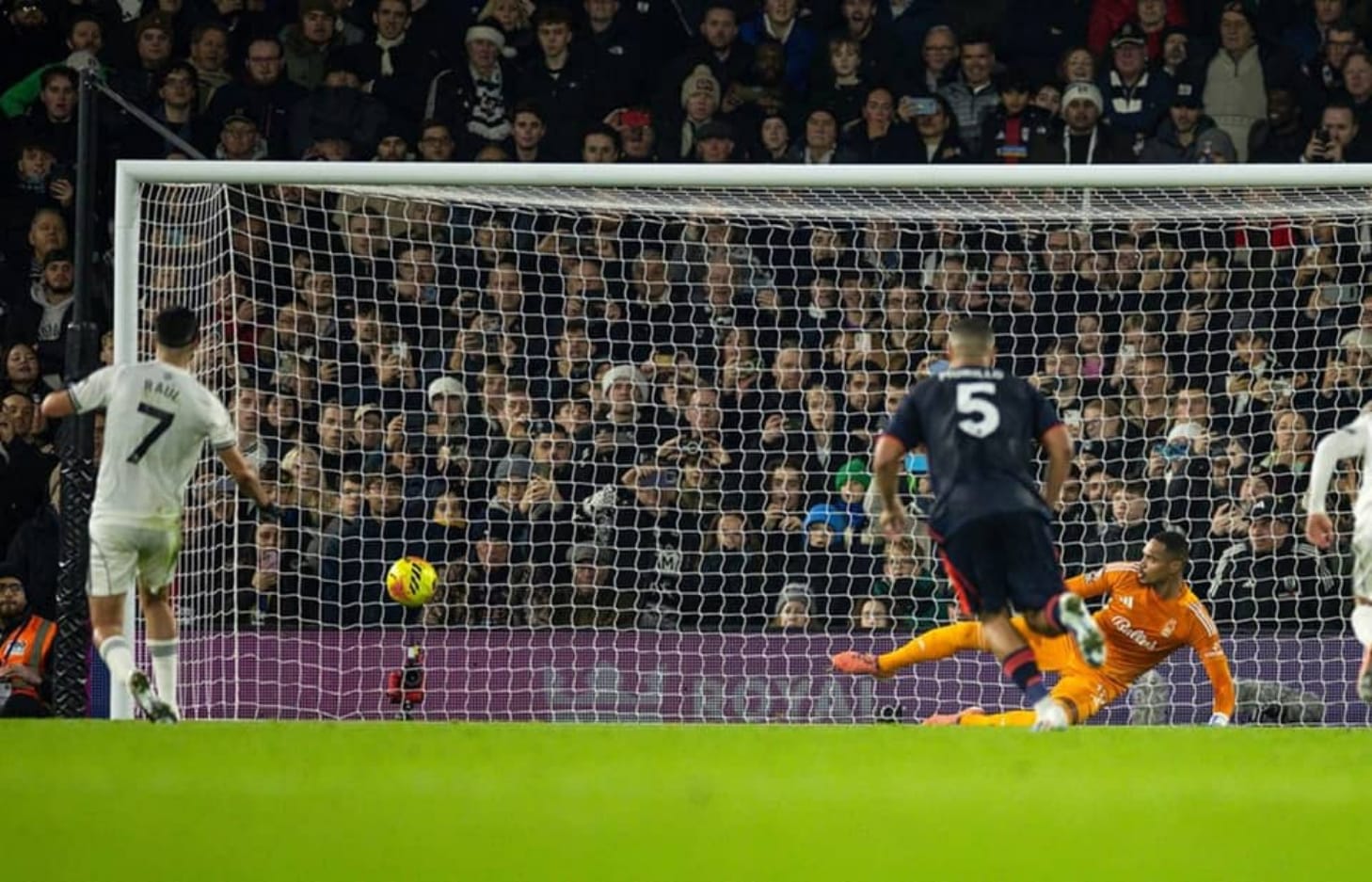 Fulham Tekuk Nottingham Forest 1-0, Penalti Jimenez Jadi Penentu