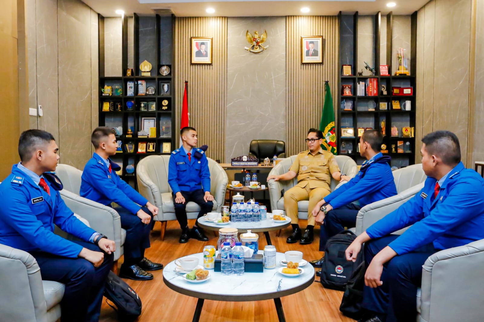 Rico Waas Berbagi Pengalaman Hidup dan Beri Motivasi saat Dikunjungi Siswa SMA Taruna Nusantara