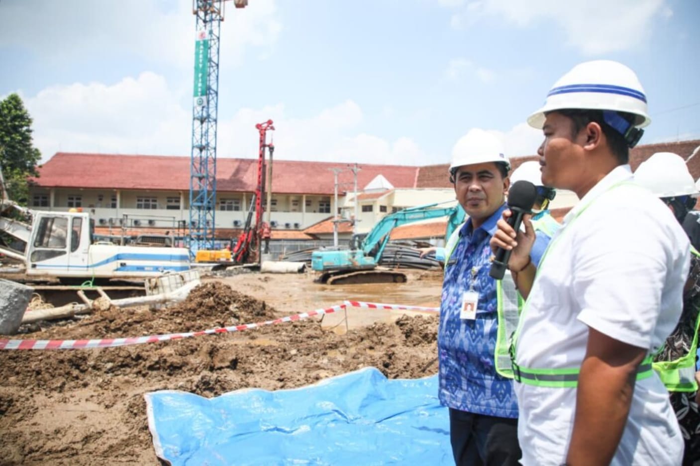 Gus Yasin Tinjau Progres Pembangunan Gedung VIP RSUD Margono Soekarjo