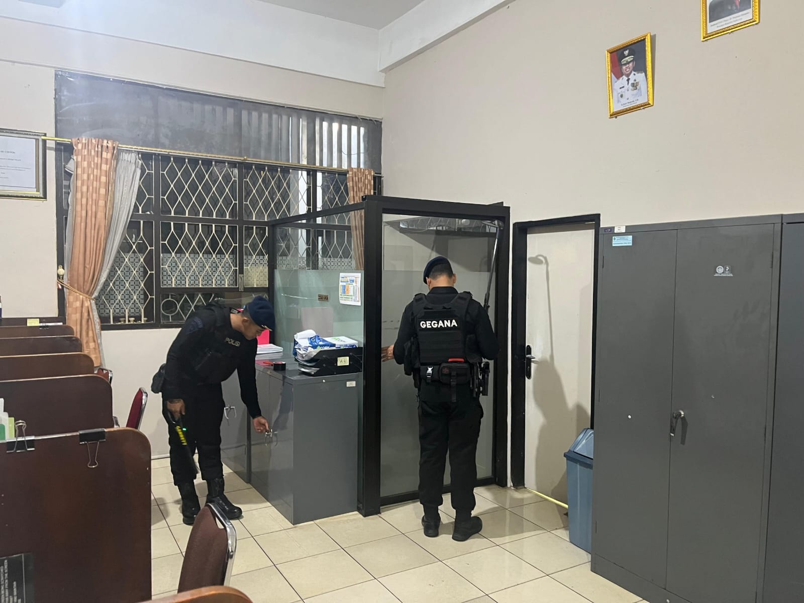 Sat Jibom Gegana Brimob Sterilisasi Ancaman Bom di Sejumlah Sekolah Depok