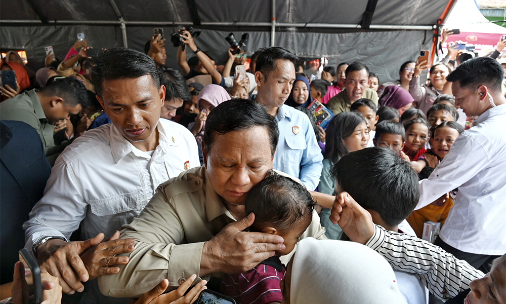 Prabowo Tinjau Lokasi Pengungsian Langkat, Pastikan Pemulihan Bencana di Sumut Terus Dipantau