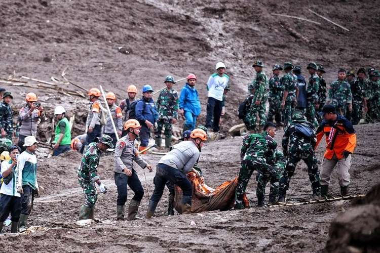 Pencarian Korban Longsor KBB Hari Kedua, 16 Orang Dikonfirmasi Meninggal