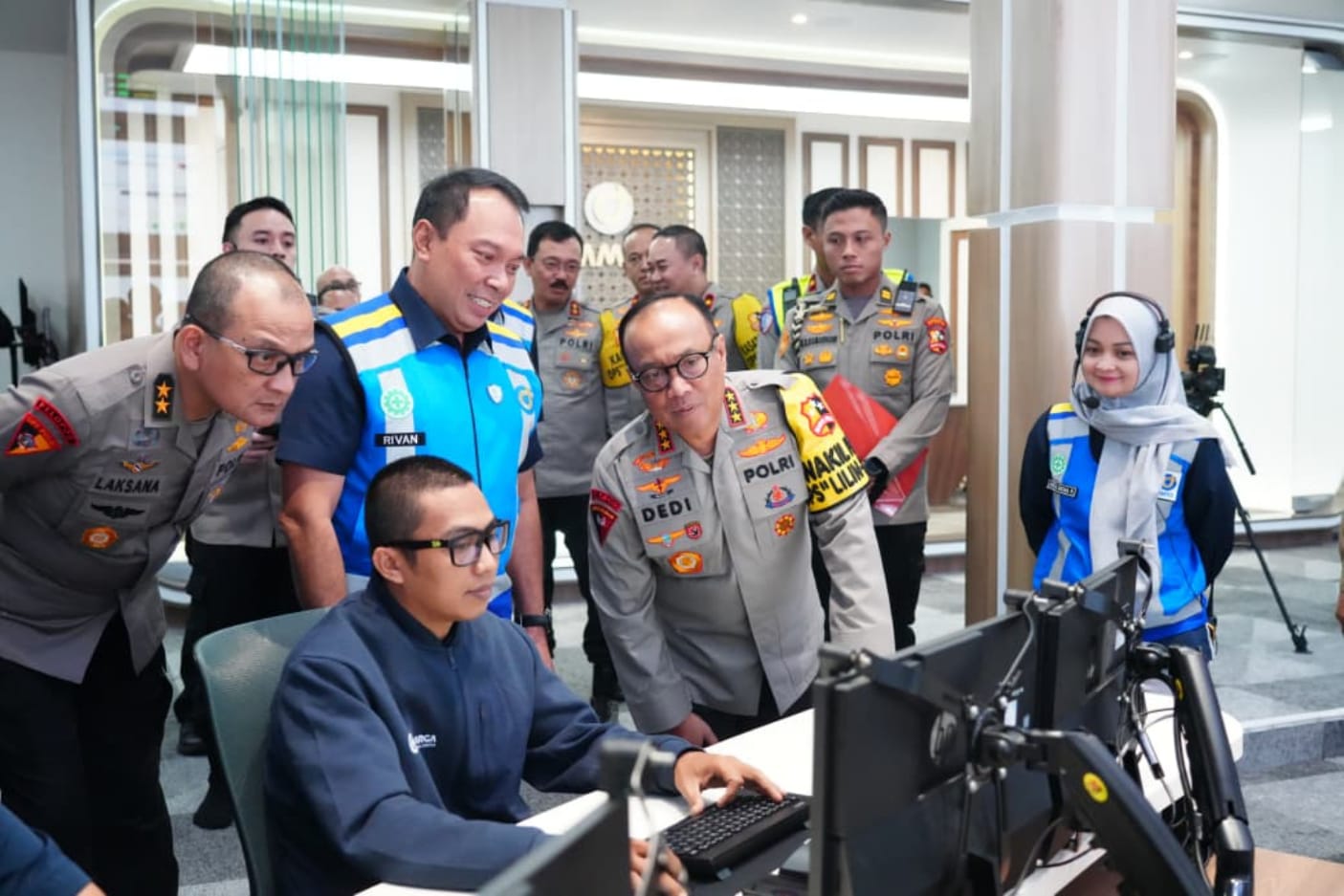 Wakapolri Pantau Arus Lalu Lintas Nataru di Command Center Jasa Marga