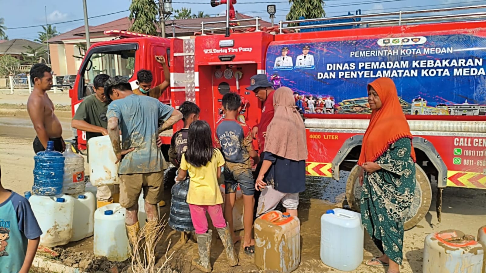 Damkarmat Medan Jalankan Misi Kemanusiaan Pascabanjir di Aceh Tamiang