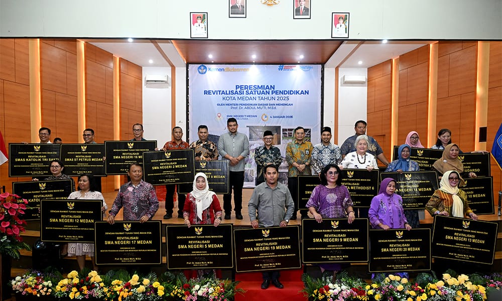 Revitalisasi Sekolah Diresmikan Menteri Dikdasmen, Bobby Nasution Mulai Sekolah Gratis di Nias dan Wilayah Terdampak Bencana