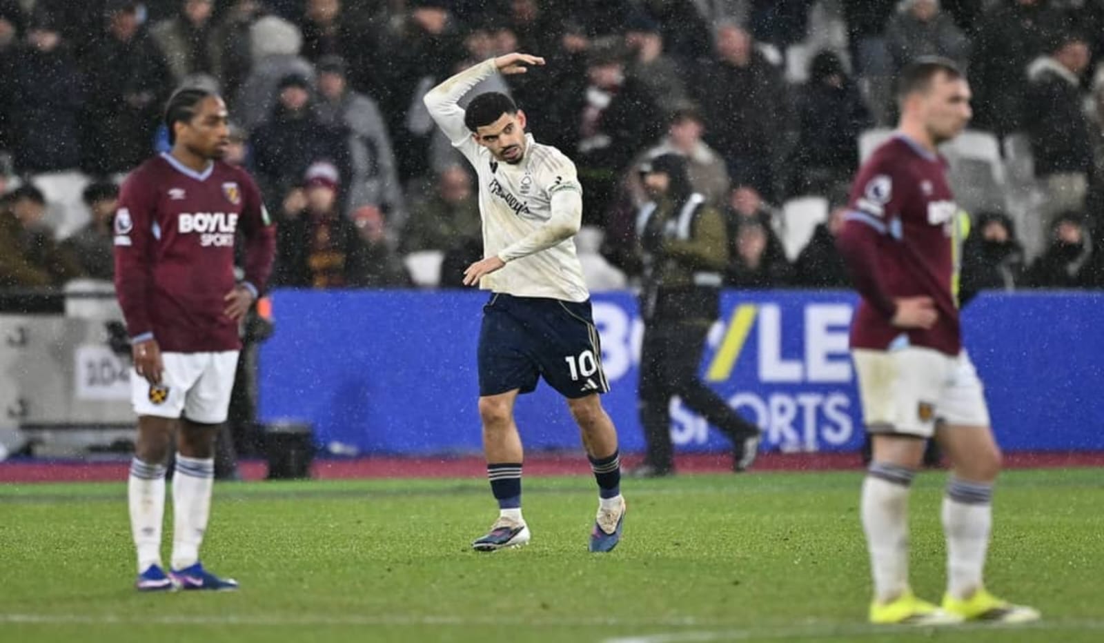 Forest Menang Dramatis atas West Ham, Penalti Gibbs-White Jadi Penentu