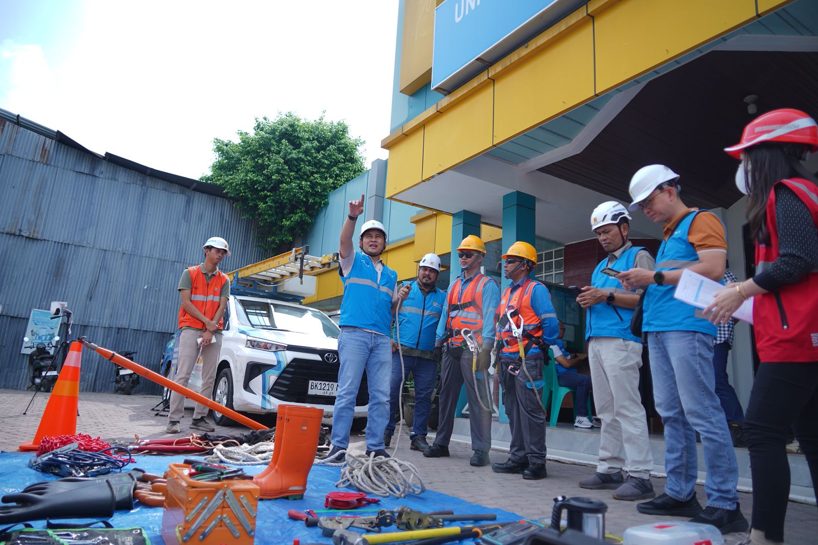 Dari Garda Terdepan Pelayanan, GM PLN UID Sumatera Utara Ajak Insan PLN Melayani dengan Sepenuh Hati dan Utamakan K3