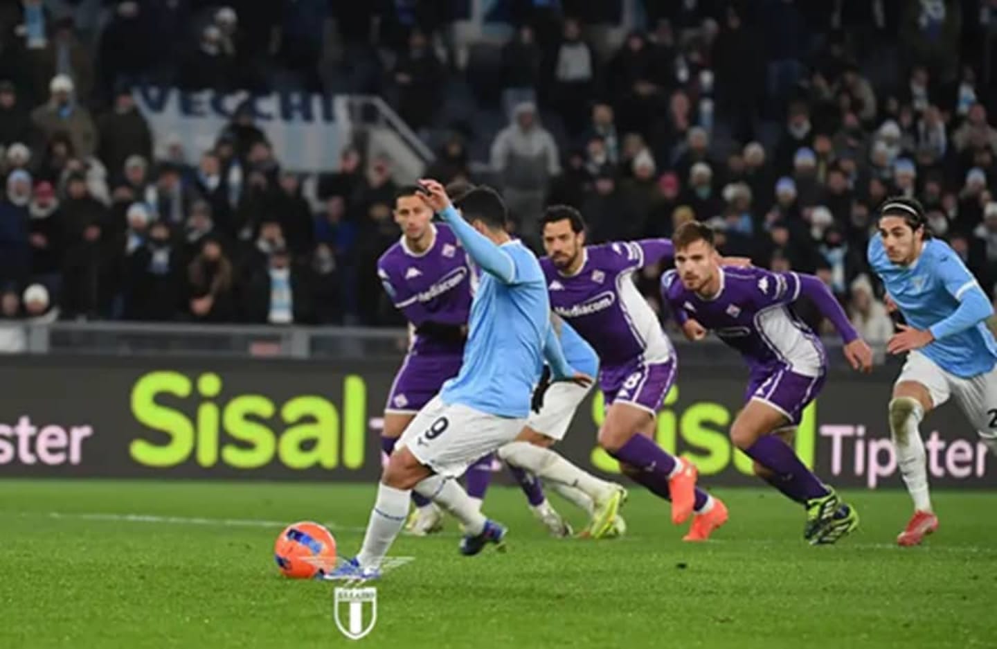 Drama VAR dan Dua Penalti, Lazio vs Fiorentina Berakhir Imbang 2-2