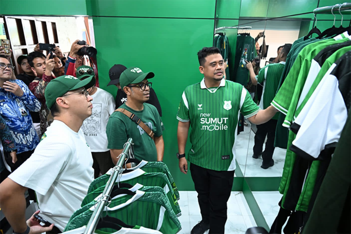 Bobby Nasution Ajak Suporter Beli Merchandise Resmi PSMS Medan