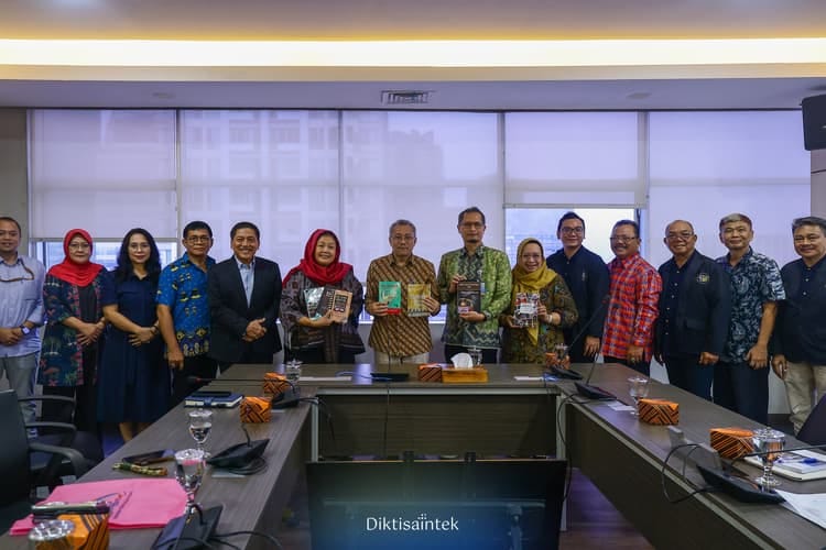 Kemdiktisaintek dan Pinkan Bahas Sertifikasi Pelatih Kolintang untuk Pendidikan Musik Berkualitas