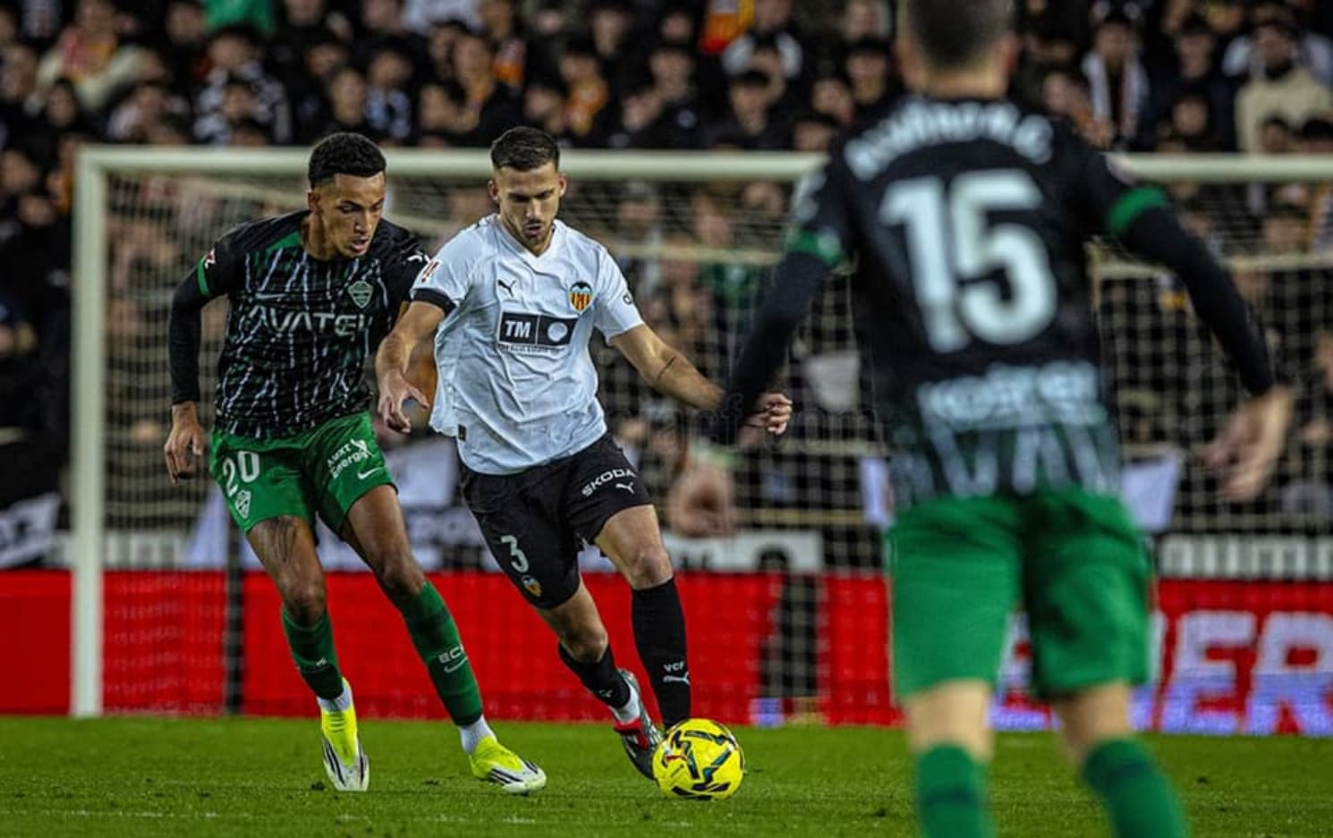 Valencia Ditahan Imbang Elche 1-1, Diangana Jadi Sorotan di Mestalla