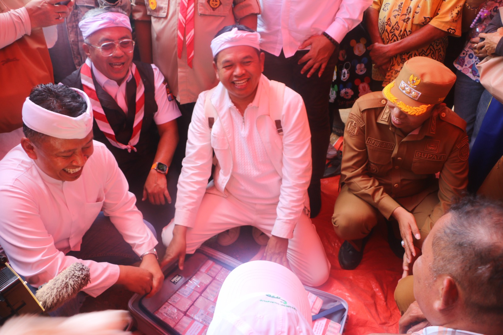 KDM Tepati Janji, Bantuan Tunai Disalurkan untuk Korban Bencana, Bupati dan Warga Taput Sampaikan Terima Kasih