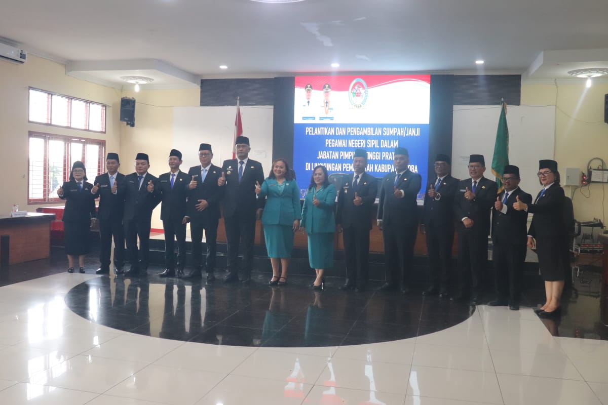 Bupati Toba Lantik 10 JPTP, Gumianto Simangunsong ST MM Menjabat Kadis PUTR