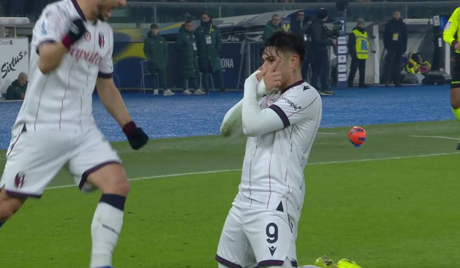 Bologna Kalahkan Hellas Verona 3-2, Amankan Tiga Poin di Bentegodi