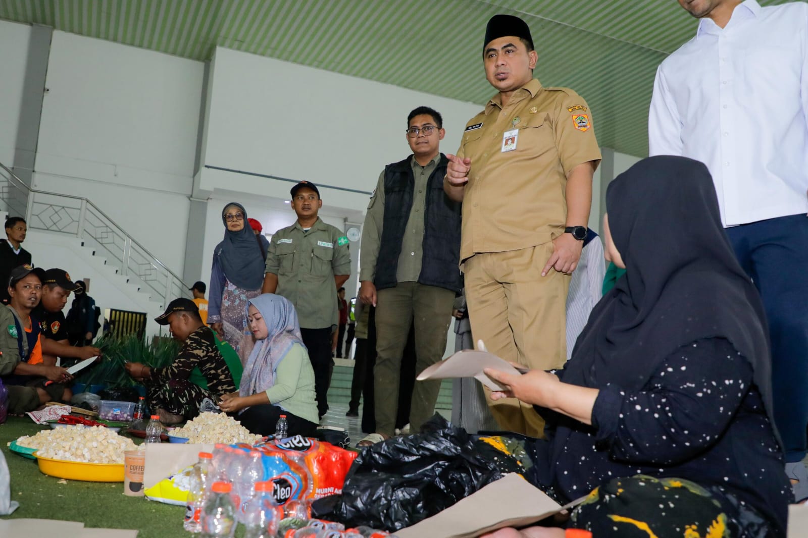 Aksi Kemanusiaan Relawan, Ribuan Porsi Makanan Tersalurkan ke Pengungsi Pekalongan